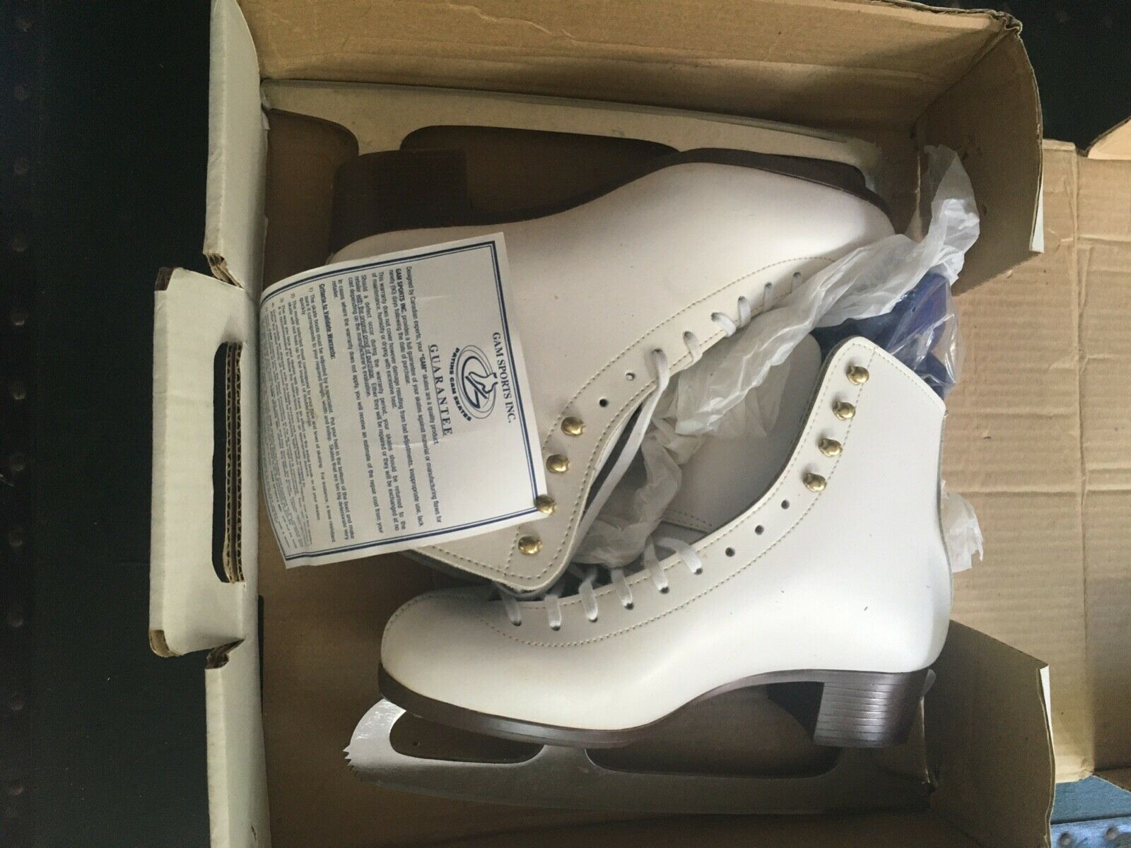 Gam Woman's White Figure Skates, New With Blade Covers